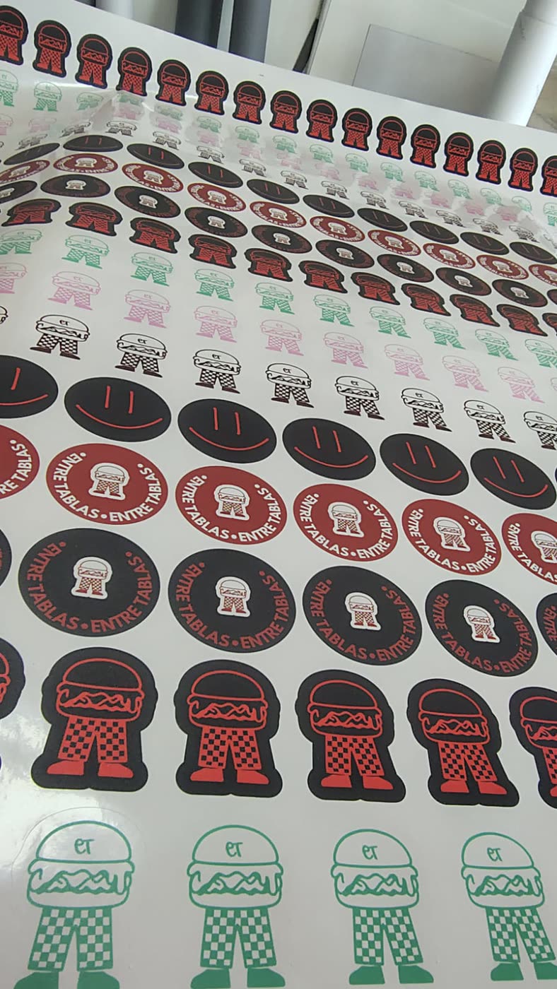 Pliego con varios modelos de sticker en la misma impresion