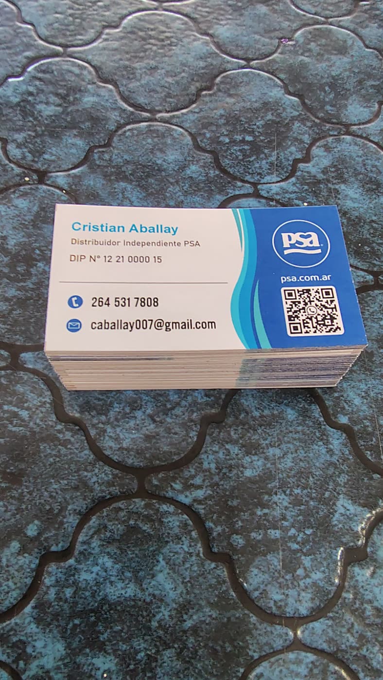 Tarjetas personales con codigo QR, en celeste y blanco